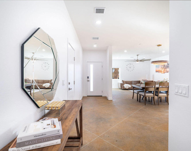 15553 Avenue Manzana - Photo Thumbnail 1