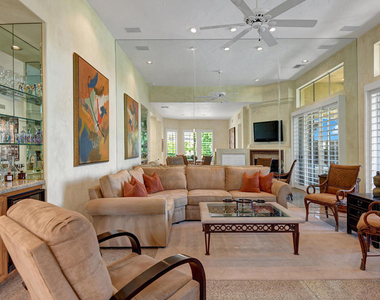383 Desert Holly Drive - Photo Thumbnail 3