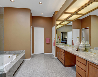 383 Desert Holly Drive - Photo Thumbnail 24