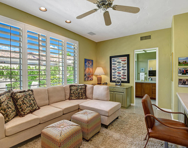 383 Desert Holly Drive - Photo Thumbnail 17