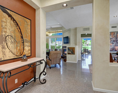 383 Desert Holly Drive - Photo Thumbnail 8