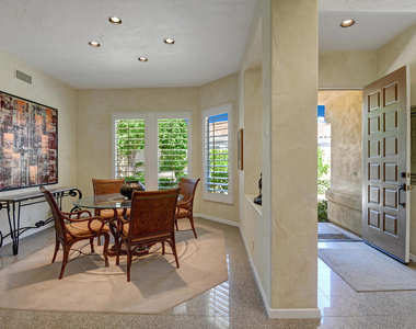 383 Desert Holly Drive - Photo Thumbnail 9
