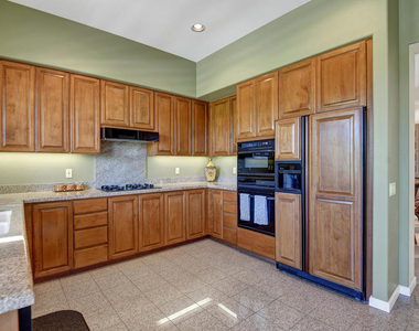 383 Desert Holly Drive - Photo Thumbnail 14