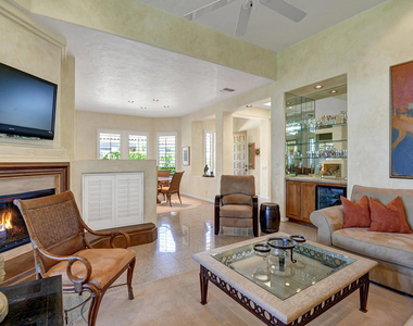 383 Desert Holly Drive - Photo Thumbnail 11