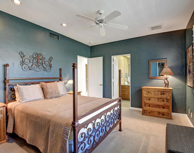 383 Desert Holly Drive - Photo Thumbnail 25