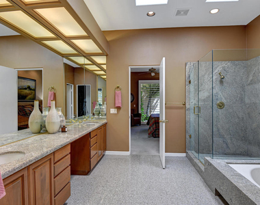 383 Desert Holly Drive - Photo Thumbnail 23