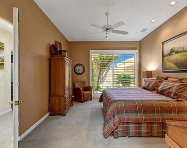 383 Desert Holly Drive - Photo Thumbnail 21