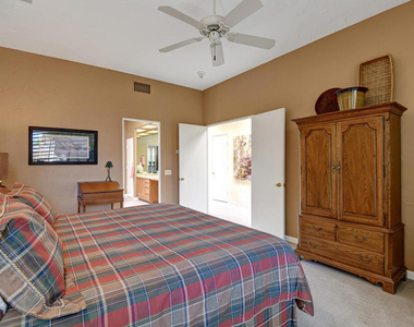 383 Desert Holly Drive - Photo Thumbnail 22