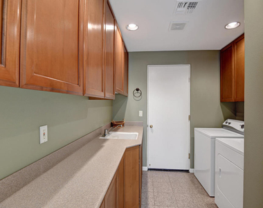 383 Desert Holly Drive - Photo Thumbnail 29