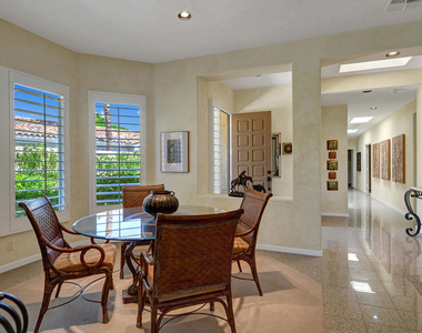 383 Desert Holly Drive - Photo Thumbnail 10