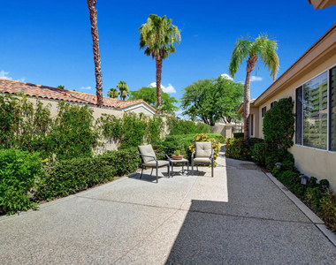 383 Desert Holly Drive - Photo Thumbnail 6