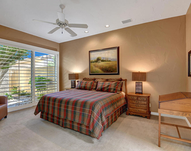 383 Desert Holly Drive - Photo Thumbnail 20