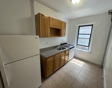 3105 Decatur Avenue - Photo Thumbnail 6