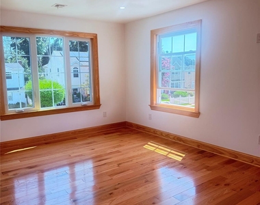 572 Decatur Street - Photo Thumbnail 9