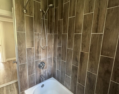 425 Landing Avenue - Photo Thumbnail 11