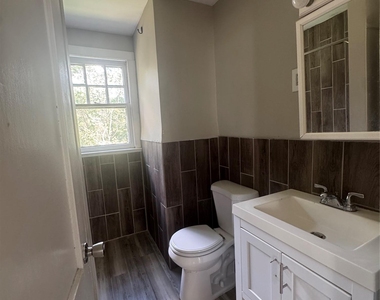 425 Landing Avenue - Photo Thumbnail 10