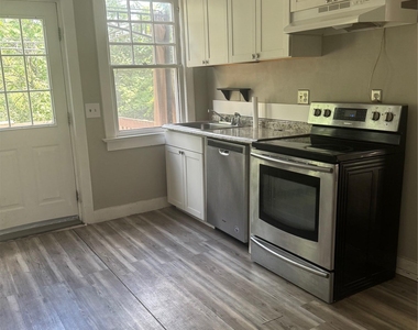 425 Landing Avenue - Photo Thumbnail 5