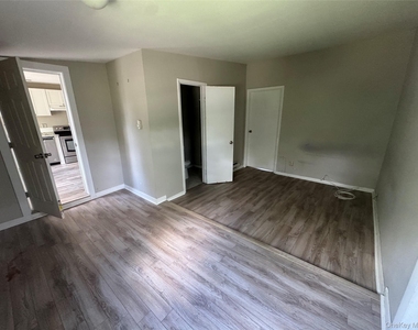 425 Landing Avenue - Photo Thumbnail 7