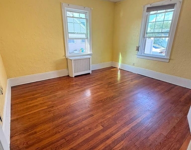 8 Herman Avenue - Photo Thumbnail 2