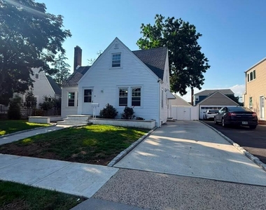 8 Herman Avenue - Photo Thumbnail 1
