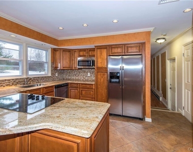 7 Knoll Court - Photo Thumbnail 1