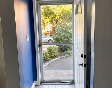 187 Perry Street - Photo Thumbnail 5
