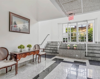 202 Main Street - Photo Thumbnail 9