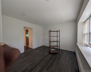 9 Maureen Lane - Photo Thumbnail 5