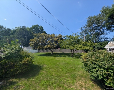 9 Maureen Lane - Photo Thumbnail 7