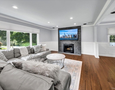 2 Stonycrest Road - Photo Thumbnail 2