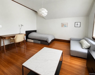 453 Palmer Avenue - Photo Thumbnail 23