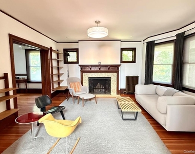 453 Palmer Avenue - Photo Thumbnail 9