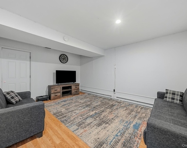 35 Helene Road - Photo Thumbnail 18