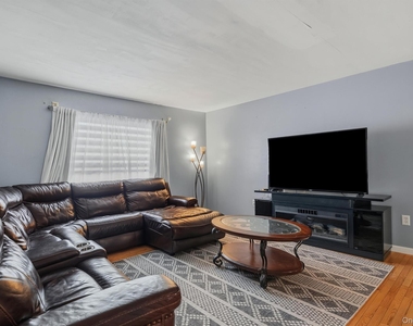 35 Helene Road - Photo Thumbnail 1