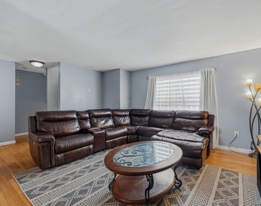 35 Helene Road - Photo Thumbnail 2