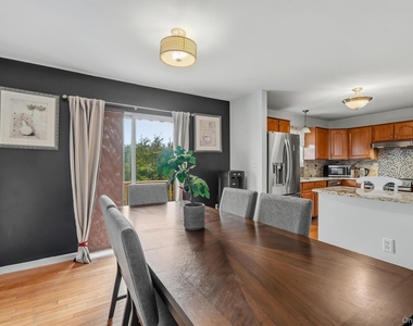 35 Helene Road - Photo Thumbnail 4