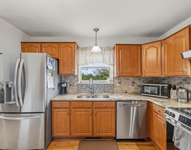 35 Helene Road - Photo Thumbnail 8