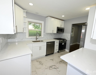 210 S 9th Avenue S - Photo Thumbnail 1