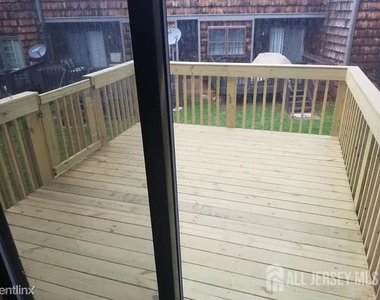 804 Maple Hill Drive - Photo Thumbnail 22