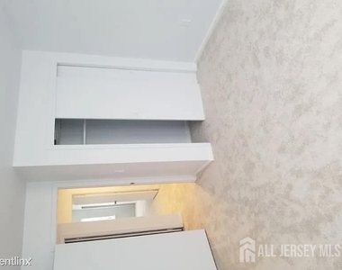 804 Maple Hill Drive - Photo Thumbnail 27