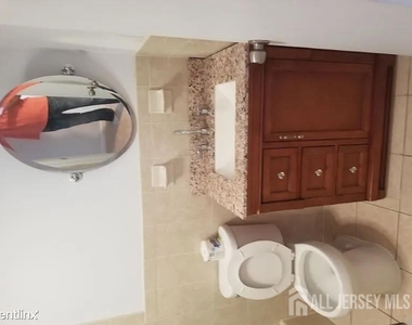 804 Maple Hill Drive - Photo Thumbnail 17