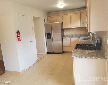 804 Maple Hill Drive - Photo Thumbnail 8