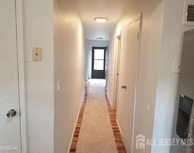 804 Maple Hill Drive - Photo Thumbnail 6