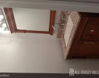 804 Maple Hill Drive - Photo Thumbnail 10