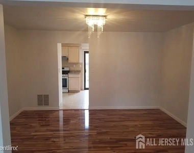 804 Maple Hill Drive - Photo Thumbnail 5