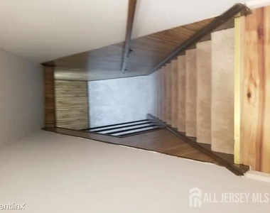 804 Maple Hill Drive - Photo Thumbnail 23