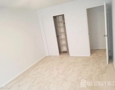 804 Maple Hill Drive - Photo Thumbnail 15