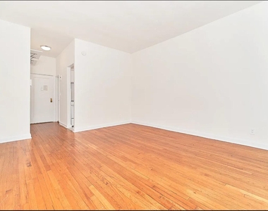 400 W 45th Street - Photo Thumbnail 5