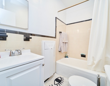 400 W 45th Street - Photo Thumbnail 7