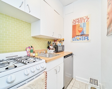 400 W 45th Street - Photo Thumbnail 6